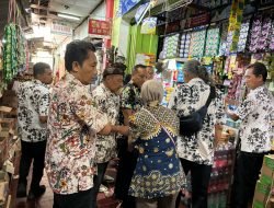 Minyakita di Pasar Puri Baru Diuji, Disdagperin Pati Pastikan Takaran Sesuai Standar