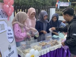 Inspiratif! Dua Siswi Manfaatkan Libur Ramadan dengan Berjualan di Kampung Ramadhan Karanglegi