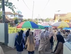 BEGINILAH HILIR MUDIK PARA PENGUNJUNG DI KAMPUNG RAMADHAN SUMOHADIWIJAYAN