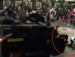 Kecam Tindakan Brutal Aparat dalam Penanganan Aksi Demonstrasi! Tuntut keadilan atas gugurnya kawan ojol yang terlindas mobil aparat.