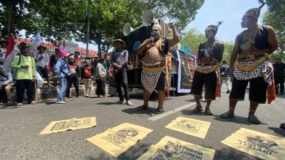 Aksi Petani Kendeng Warnai Hari Tani Nasional di Pati