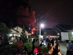 Dua Gudang Barang Jadi PT Dua Kelinci Terbakar