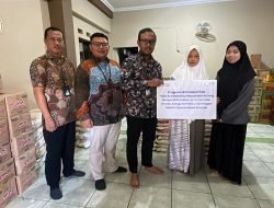 BRI Kanca Pati Salurkan 500 Paket Sembako Melalui Program BRI Peduli di Desa Sirahan