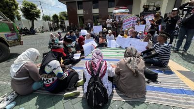 500 Massa AMPB Kawal Sidang Perdana Teguh Istiyanto dan Botok di PN Pati