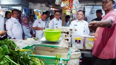 Harga Sembako Stabil Jelang Nataru, Bupati Pati Turun Langsung ke Pasar